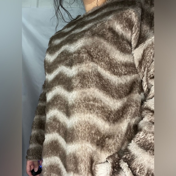 Dylan Tan‎ Chevron stripe vintage drop shoulder pullover size S (faux fur) - Picture 13 of 13